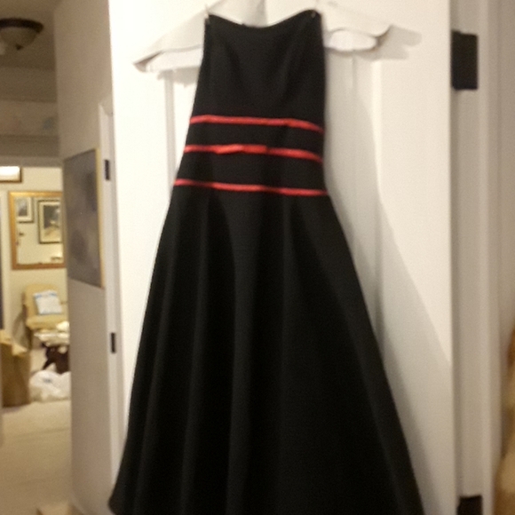 Vintage strapless dresses with mesh - Picture 1 of 6